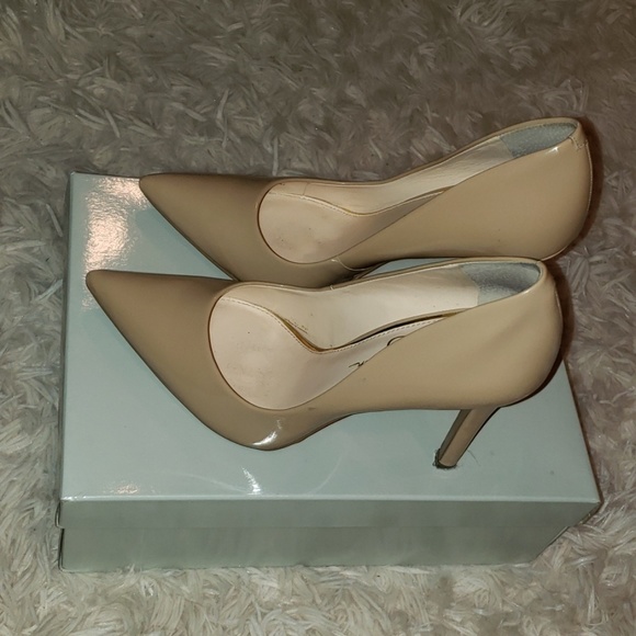 Jessica Simpson's Shoes - Picture 2 of 7